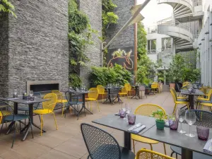 Contemporary Restaurant & Event Space in Paris 10th