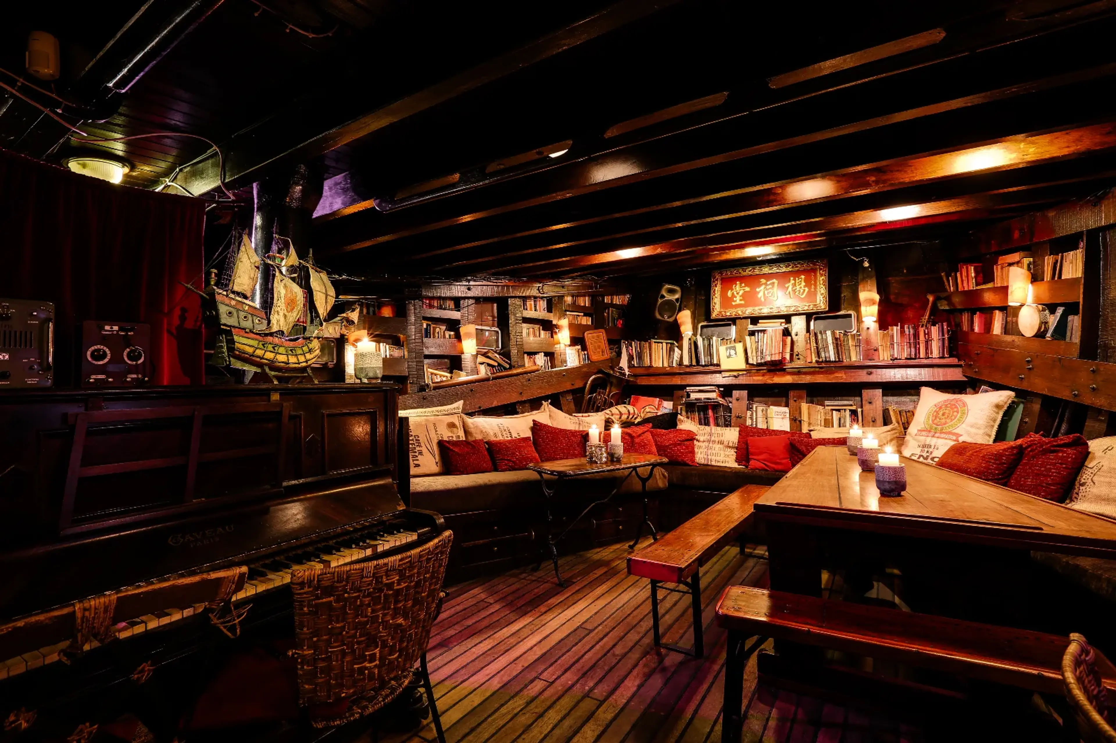 Captain's saloon