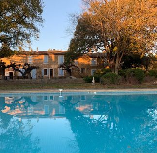 Mas des Graviers, vineyard with old stone farmhouse