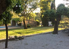 Mas des Graviers, vineyard with old stone farmhouse