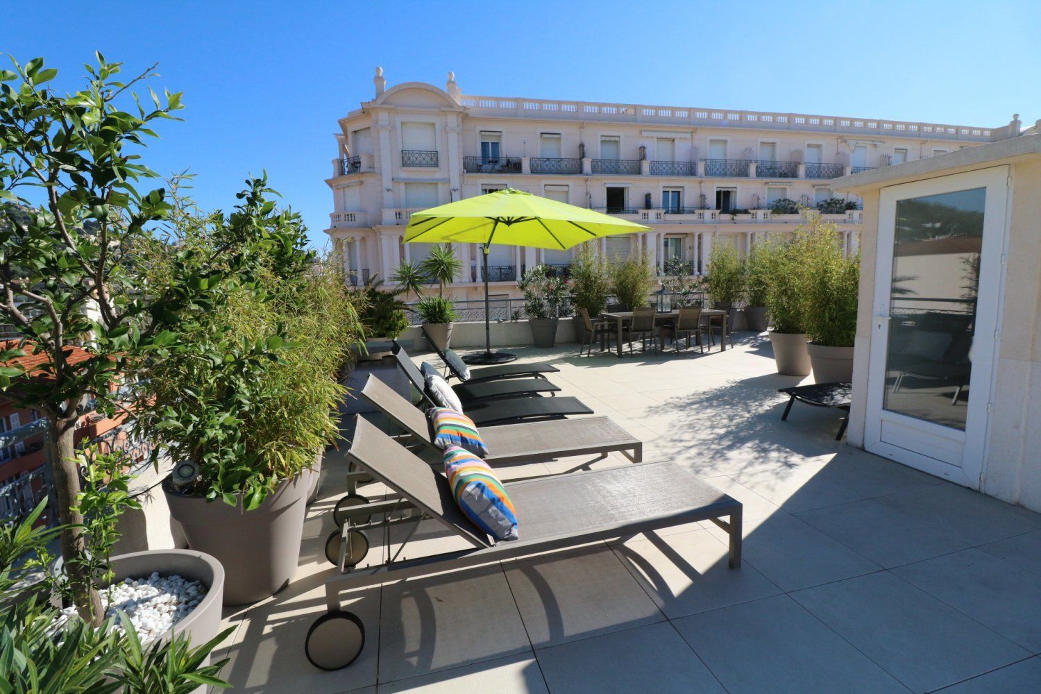 Rooftop au centre de Cannes avec une grande terrasse pour des événements stylés