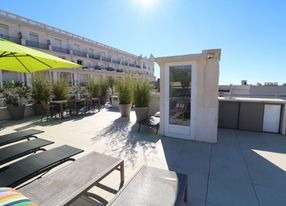 Top floor 100 sqm terrace over a 3 bedroom in Cannes center