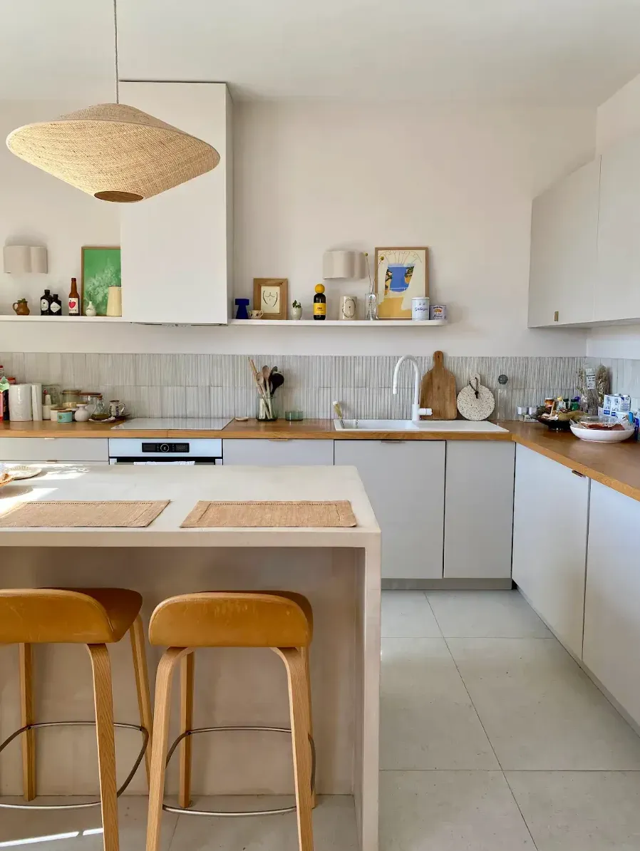 Appartement de 85 m² rénové avec intérieur design à Saint-Ouen
