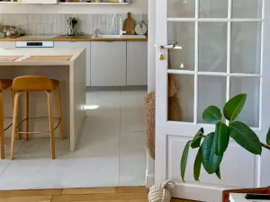 Appartement de 85 m² rénové avec intérieur design à Saint-Ouen
