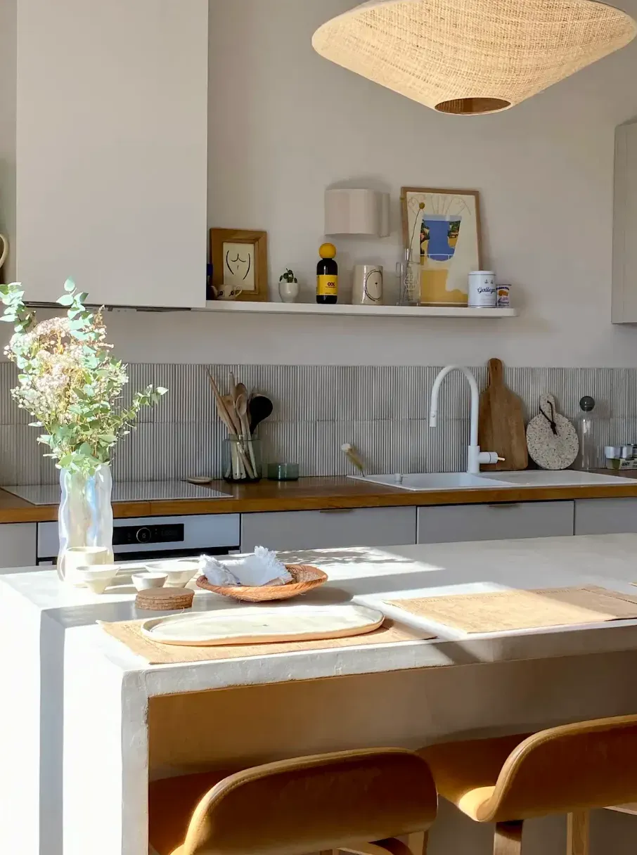 Appartement de 85 m² rénové avec intérieur design à Saint-Ouen