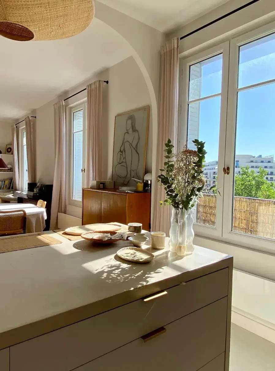 Appartement de 85 m² rénové avec intérieur design à Saint-Ouen