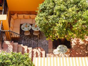 Restaurant with a Mediterranean garden