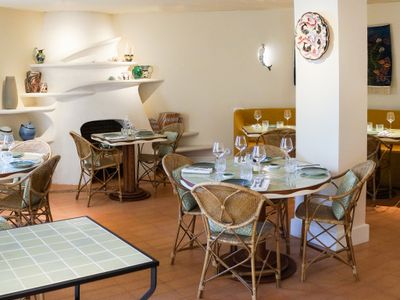 Restaurant with a Mediterranean garden