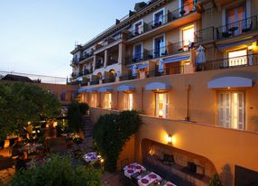 Restaurant with a Mediterranean garden