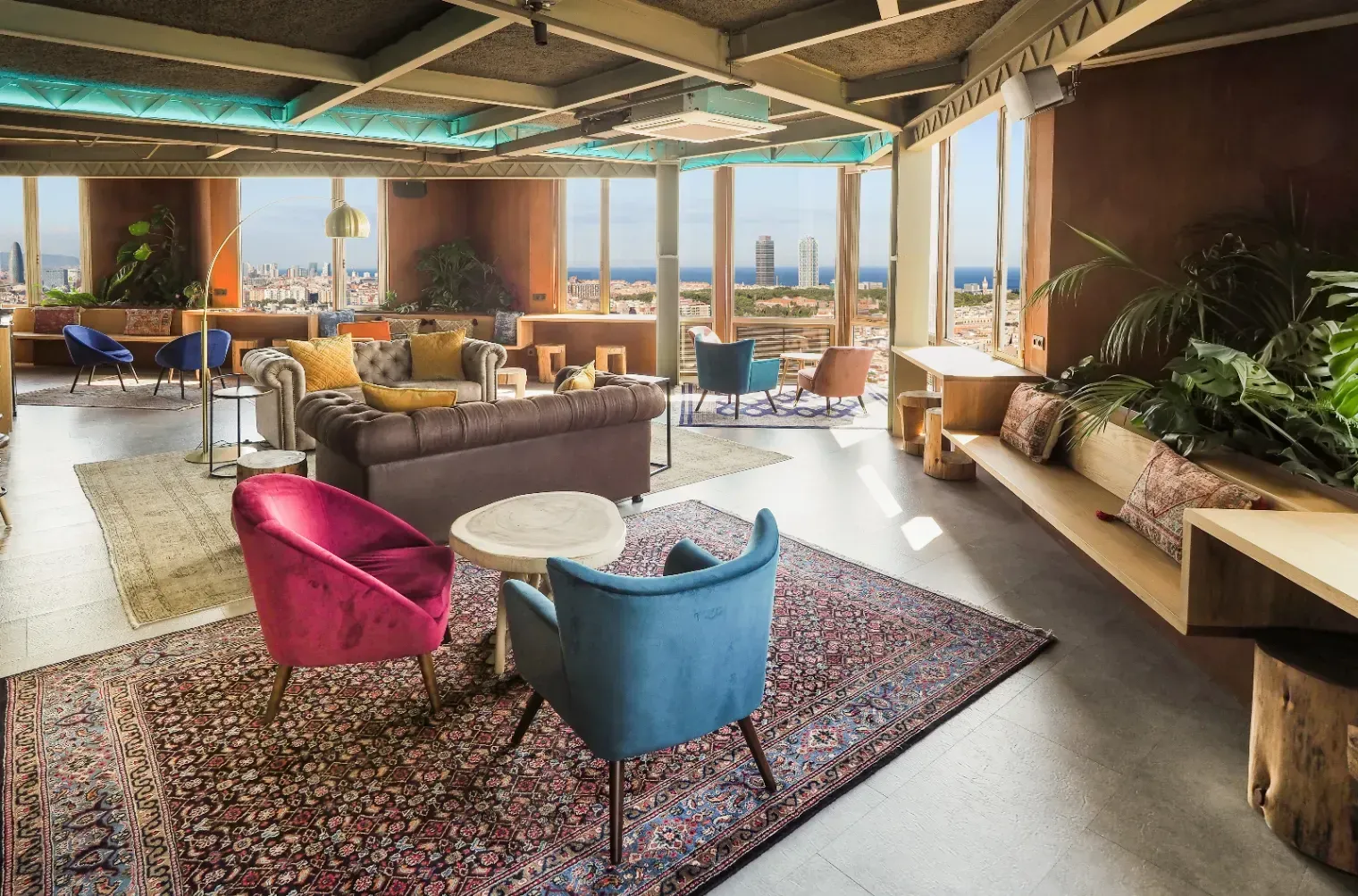 Business Lounge with Panoramic Views in Barcelona