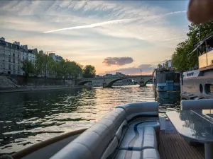 Private River Cruise to the Eiffel Tower in Paris