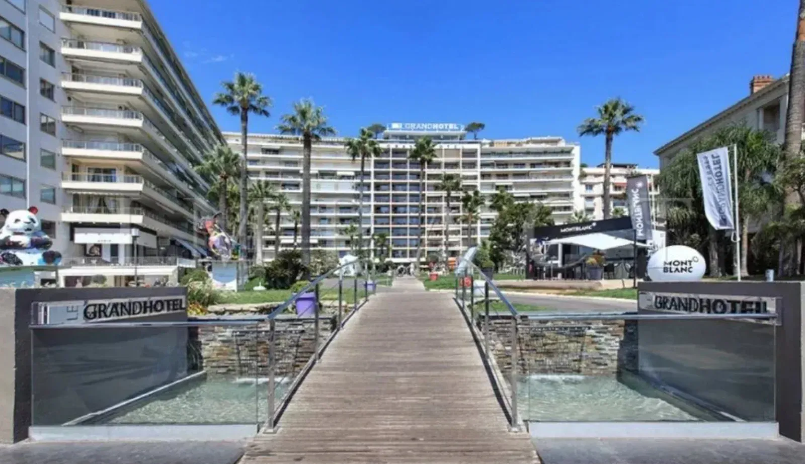 Appartement moderne avec vue sur la ville et les montagnes à Cannes