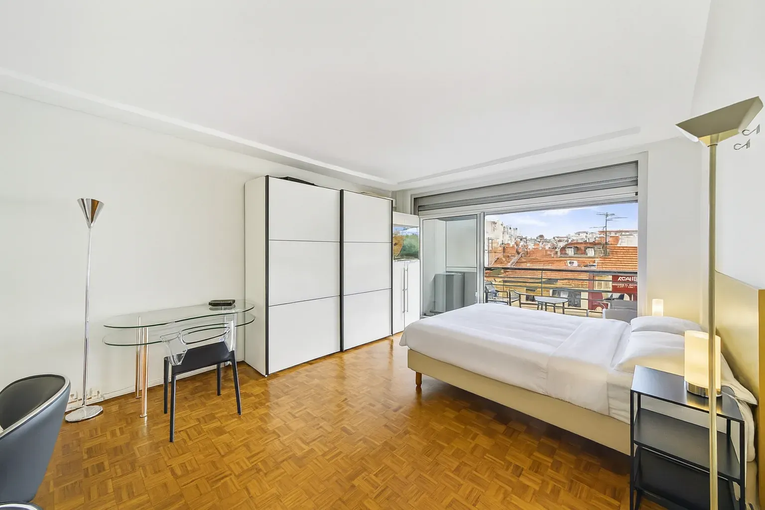 Appartement moderne avec vue sur la ville et les montagnes à Cannes