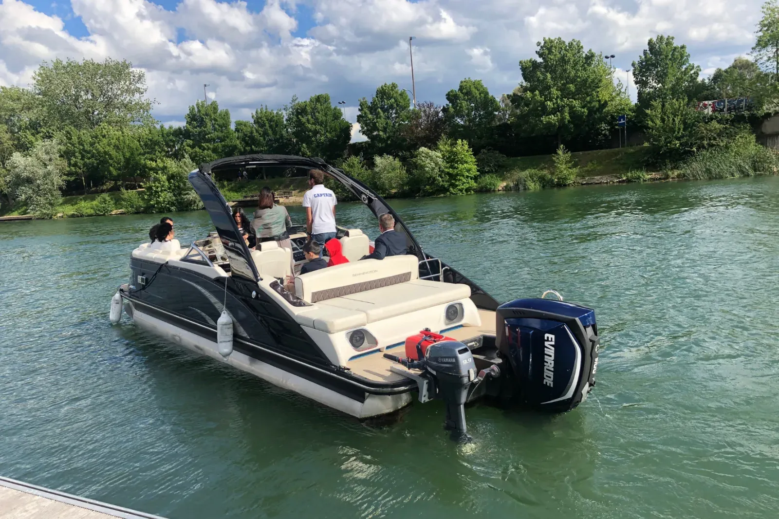 Private Boat Cruise on the Seine: Romantic Escape in Paris