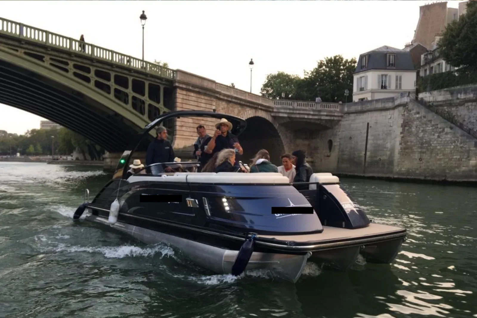Private Boat Cruise on the Seine: Romantic Escape in Paris