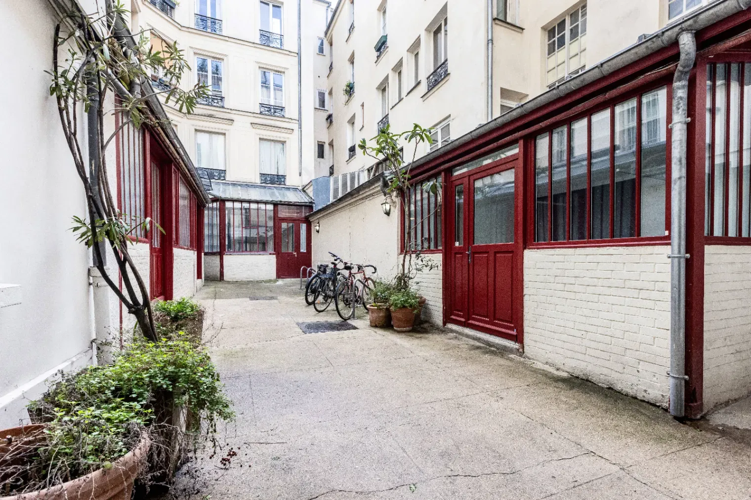 Espace Cour Intime pour Lancements de Produits à Paris