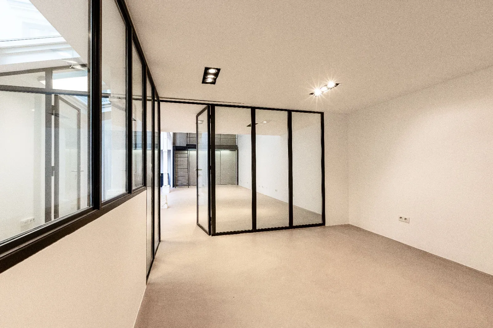 Intimate Courtyard Space for Product Launches in Paris
