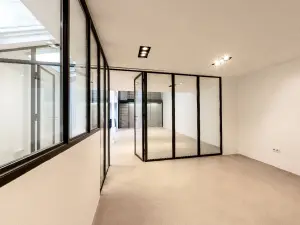 Intimate Courtyard Space for Product Launches in Paris