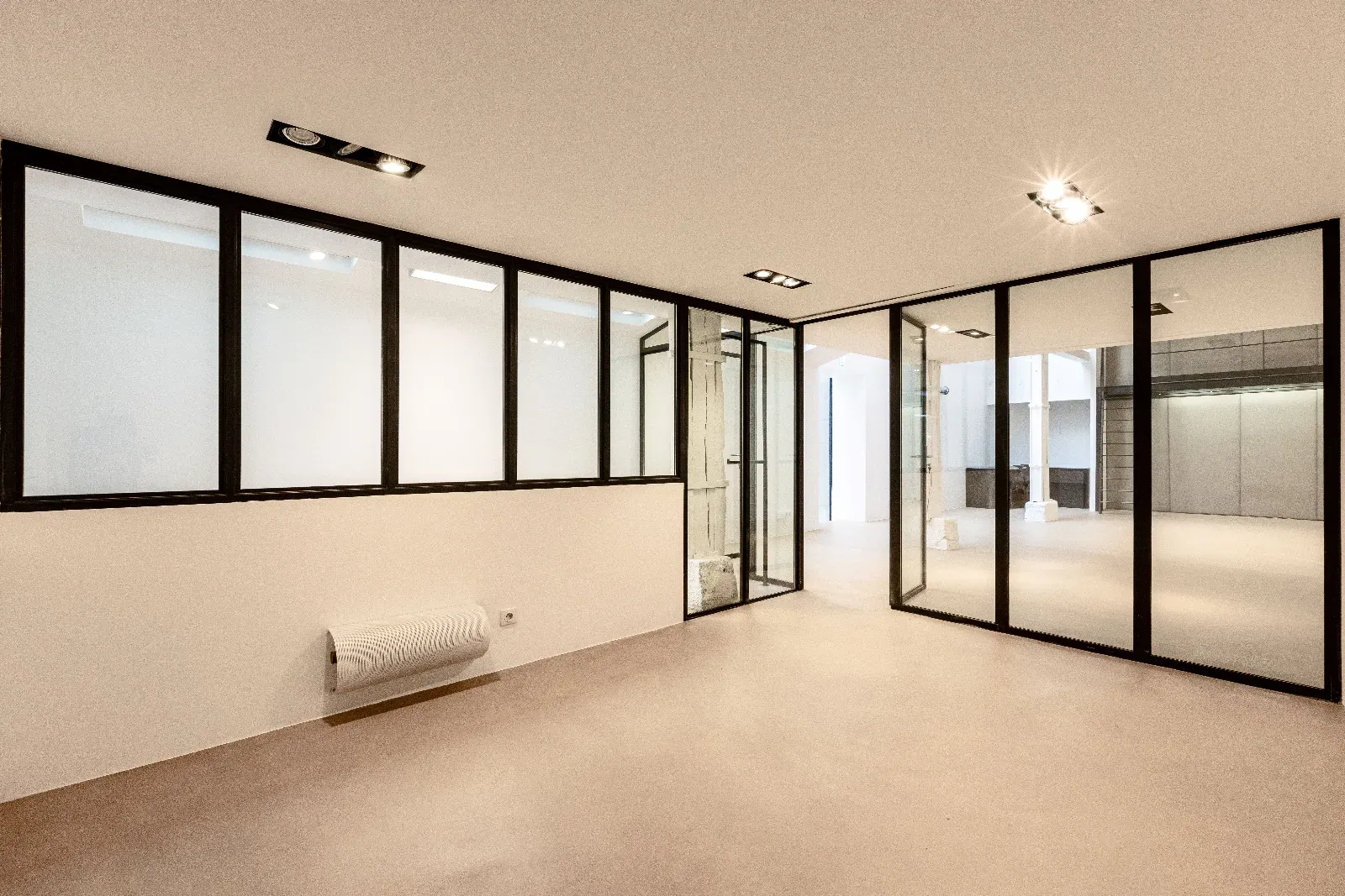 Intimate Courtyard Space for Product Launches in Paris