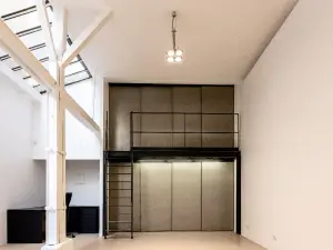 Intimate Courtyard Space for Product Launches in Paris