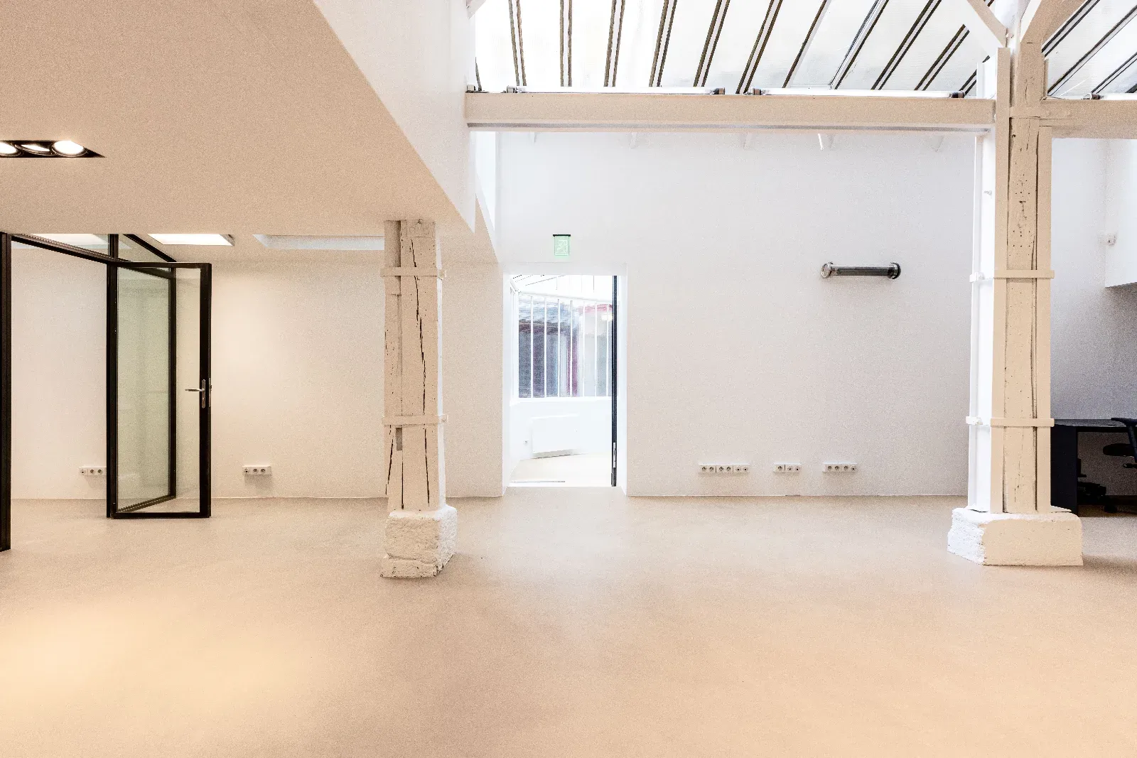 Intimate Courtyard Space for Product Launches in Paris