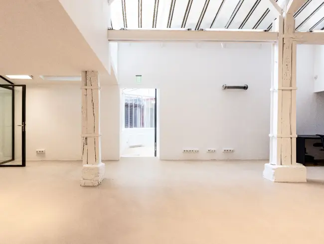 Intimate Courtyard Space for Product Launches in Paris