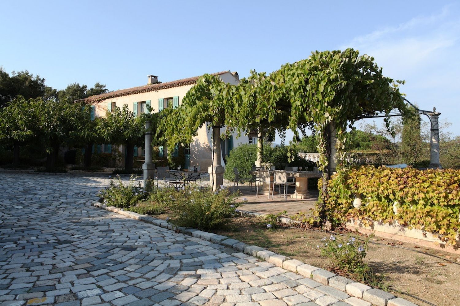 Saint-Tropez villa and small vineyard 