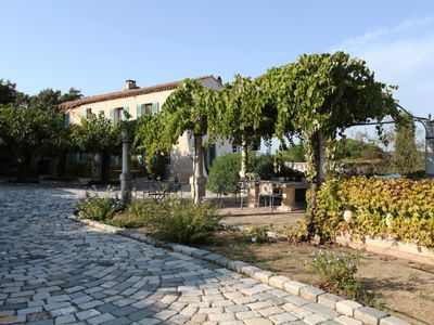 Saint-Tropez villa and small vineyard 