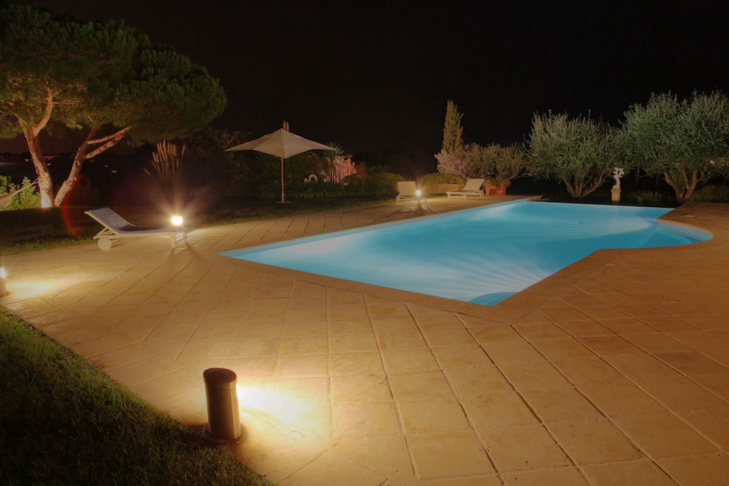 Saint-Tropez villa and small vineyard 