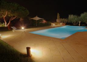 Saint-Tropez villa and small vineyard 