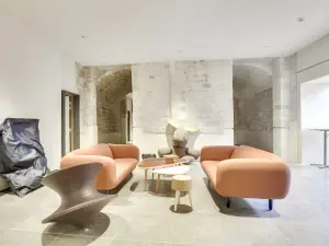 Amphithéâtre moderne à Paris pour conférences et événements