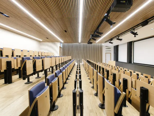 Amphithéâtre moderne à Paris pour conférences et événements