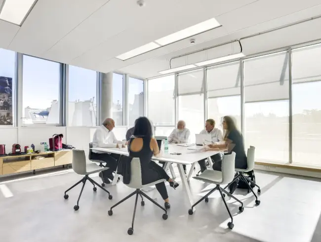 Versatile Meeting Rooms with Natural Light in Paris