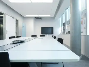 Versatile Meeting Rooms with Natural Light in Paris