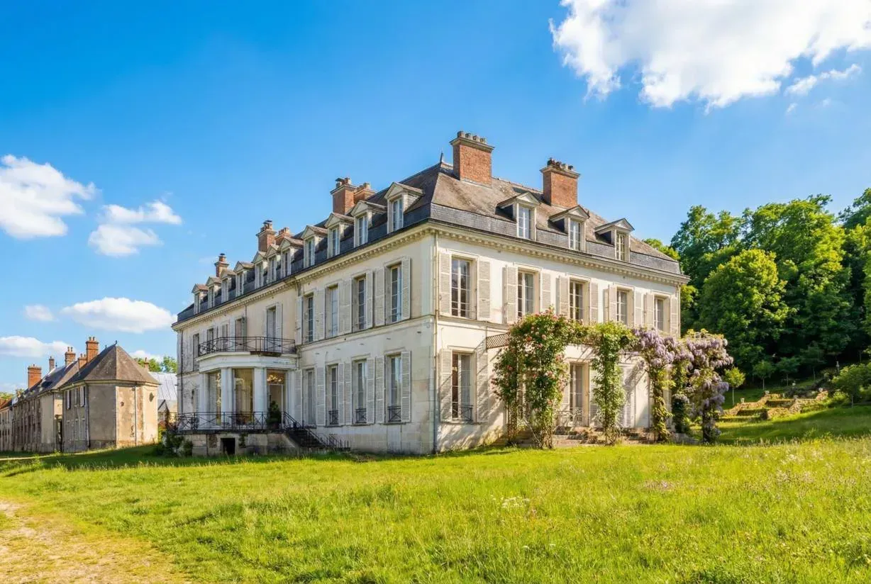 Estate with Château Near Paris – Exclusive Venue