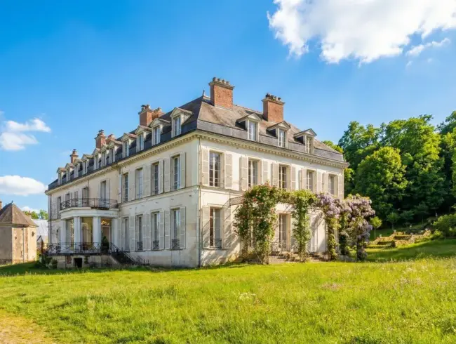 Estate with Château Near Paris – Exclusive Venue