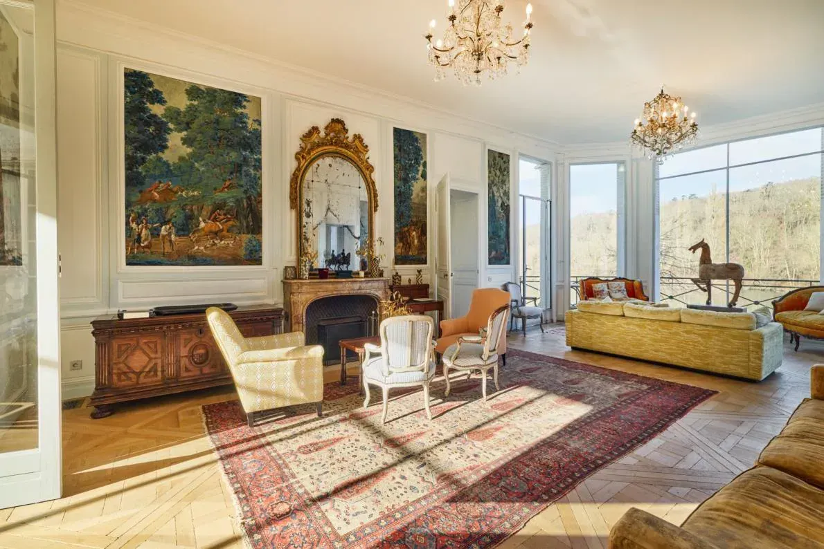 Estate with Château Near Paris – Exclusive Venue