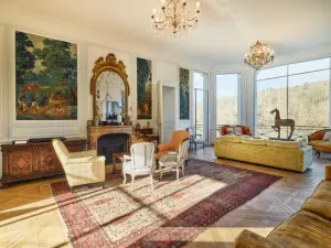 Estate with Château Near Paris – Exclusive Venue