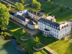 Estate with Château Near Paris – Exclusive Venue