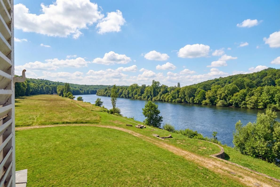 Estate with Château Near Paris – Exclusive Venue