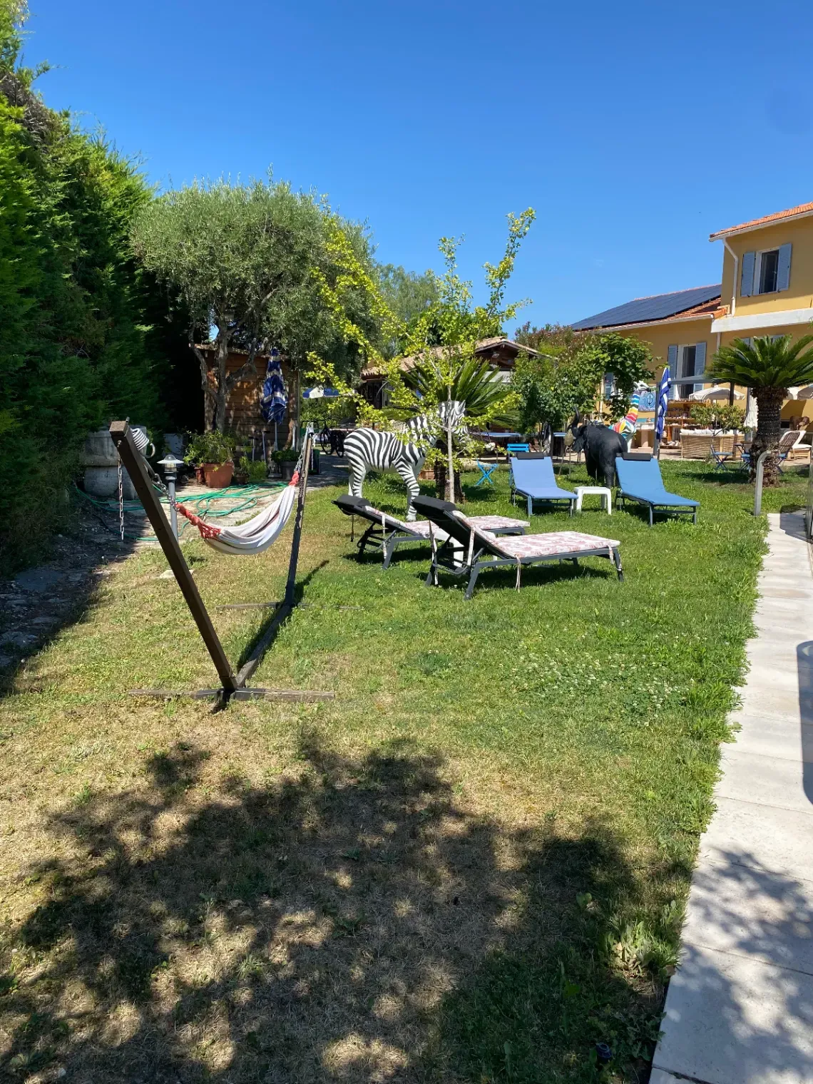 Villa Grounds in Nice Hills with Pool & Sea View