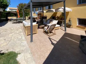 Villa Grounds in Nice Hills with Pool & Sea View