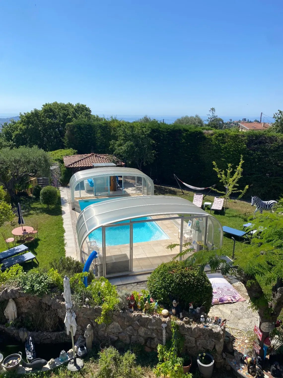 Villa Grounds in Nice Hills with Pool & Sea View