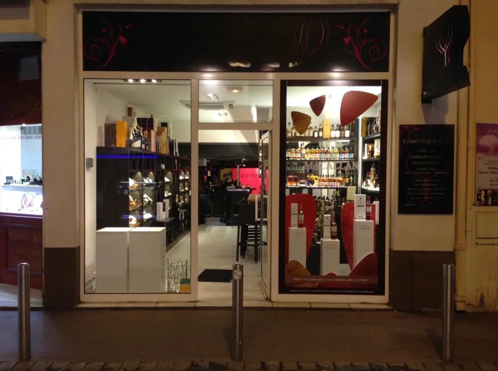 Lieu avec terrasse privée à Cannes