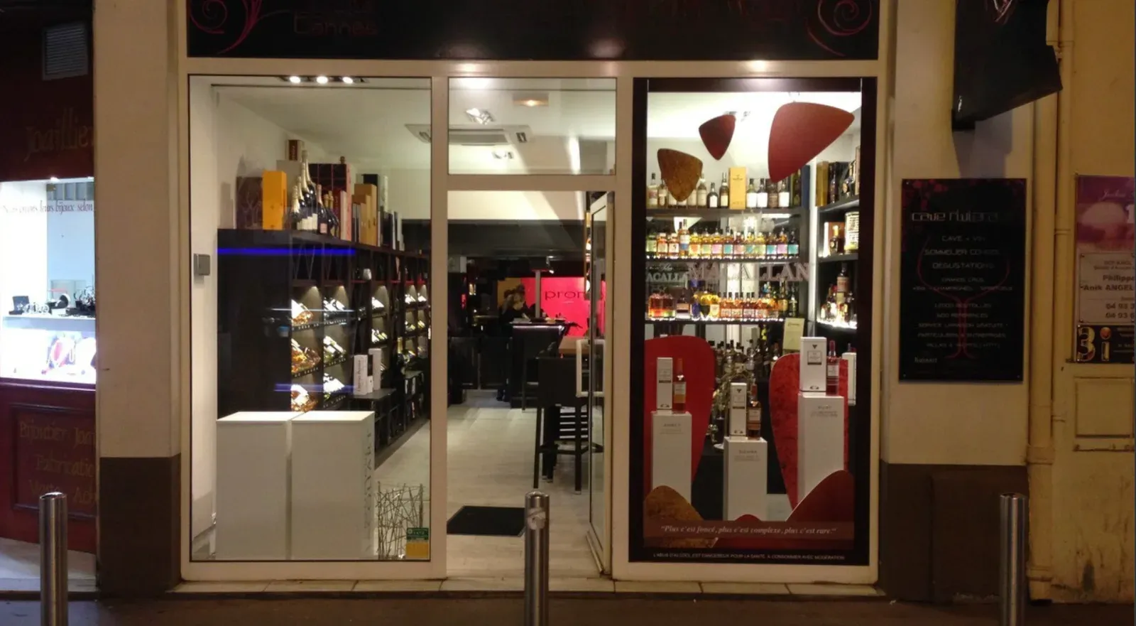 Lieu avec terrasse privée à Cannes