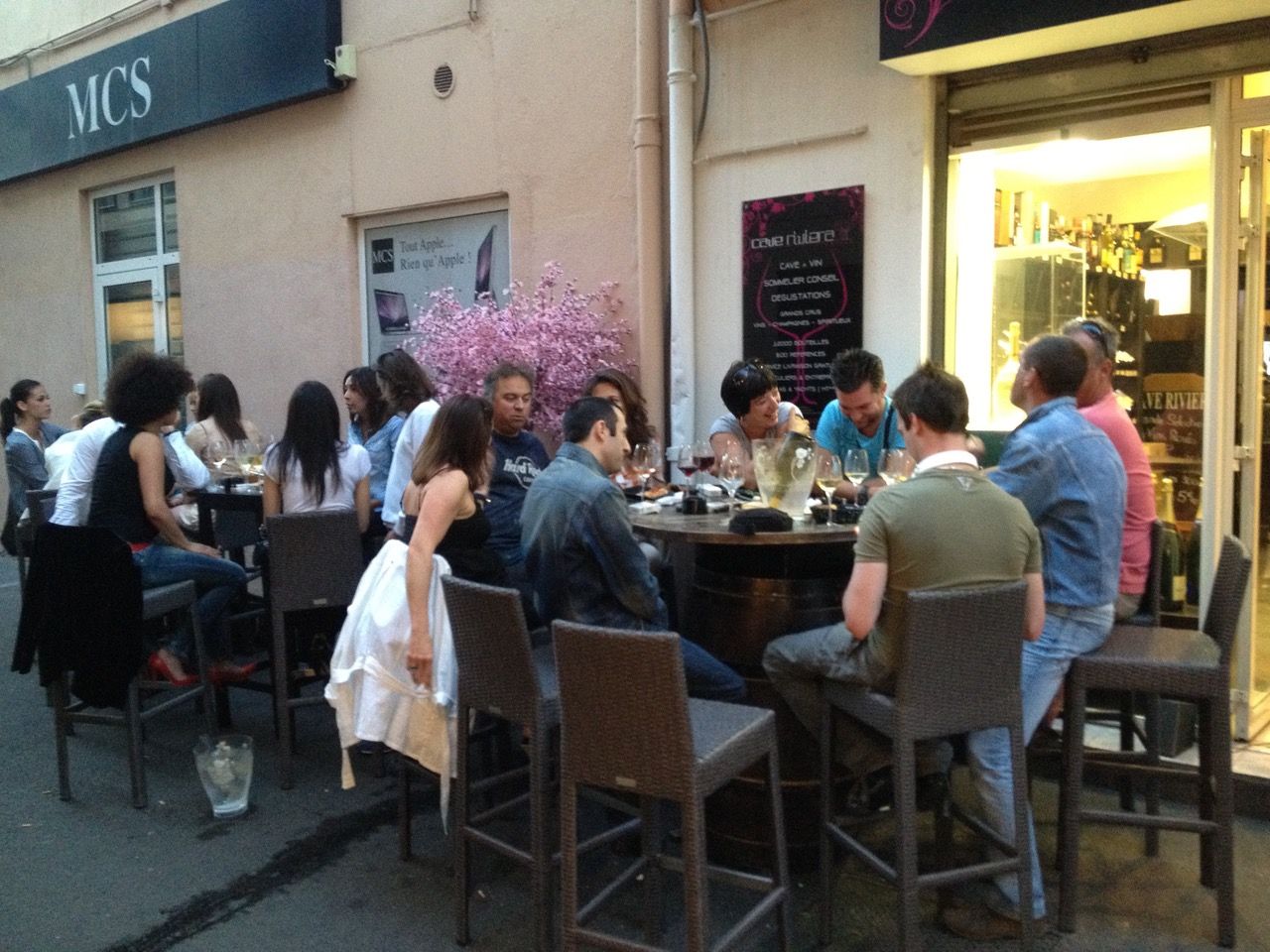 Lieu avec terrasse privée à Cannes