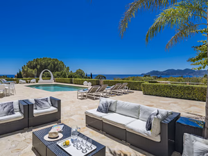 Villa Contemporaine avec Vue Panoramique sur la Mer à Cannes