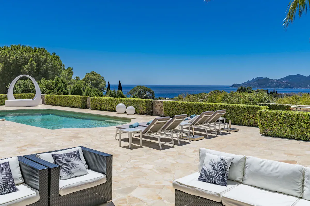 Villa Contemporaine avec Vue Panoramique sur la Mer à Cannes
