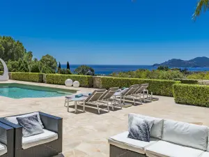 Villa Contemporaine avec Vue Panoramique sur la Mer à Cannes