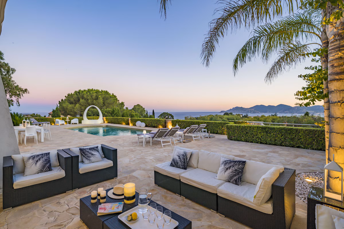 Villa Contemporaine avec Vue Panoramique sur la Mer à Cannes